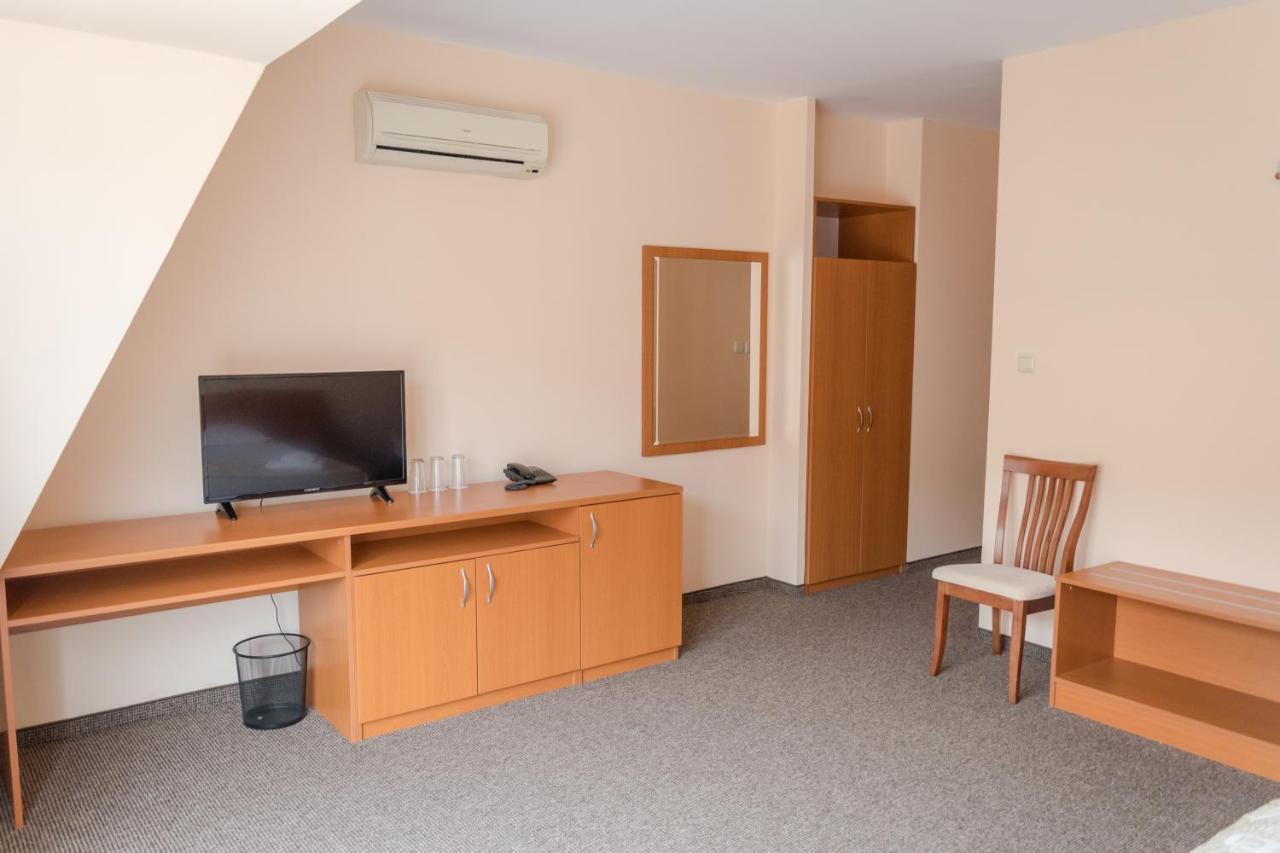 Hotel Eva Ravda Buitenkant foto