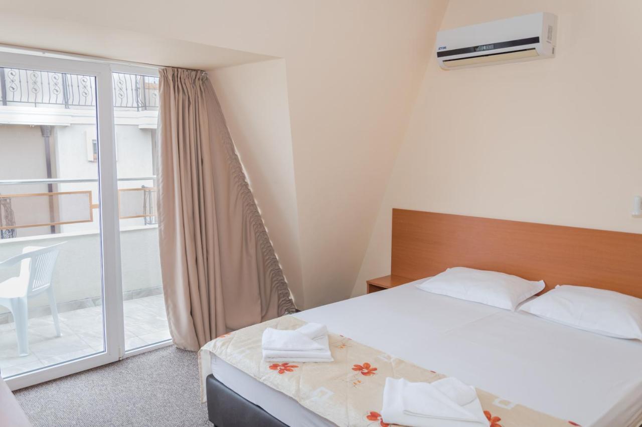 Hotel Eva Ravda Buitenkant foto