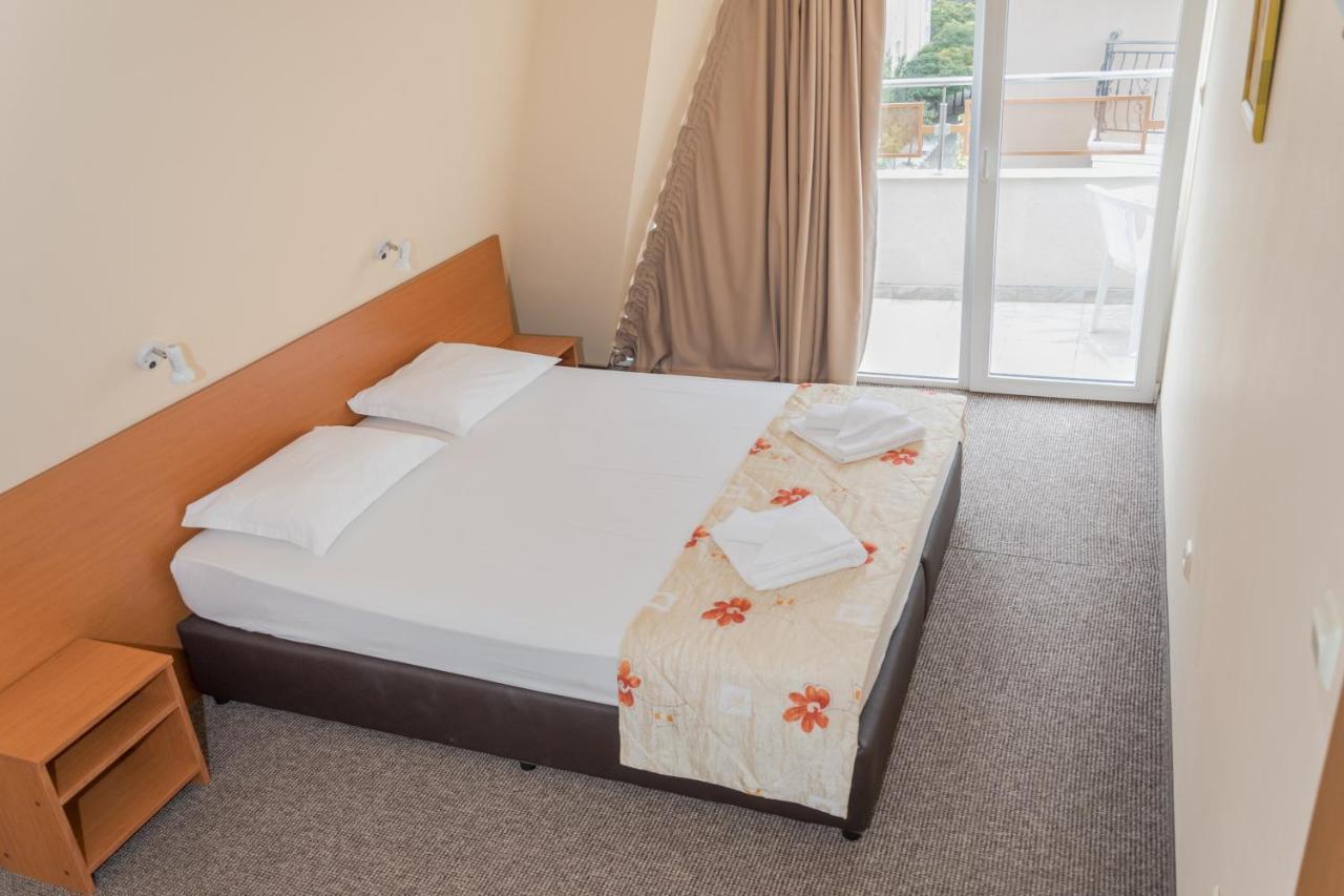 Hotel Eva Ravda Buitenkant foto