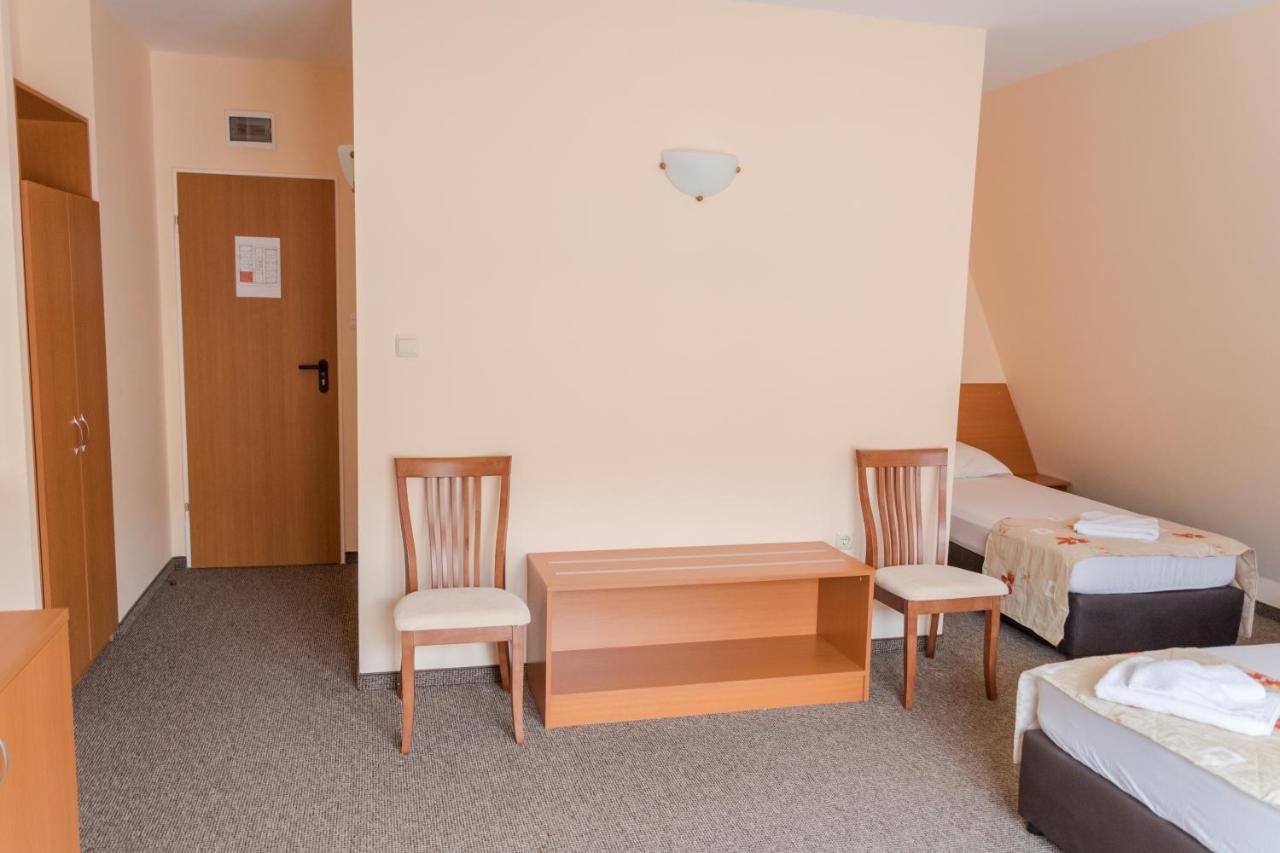 Hotel Eva Ravda Buitenkant foto