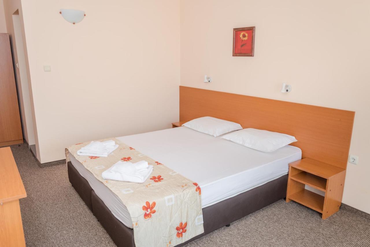 Hotel Eva Ravda Buitenkant foto