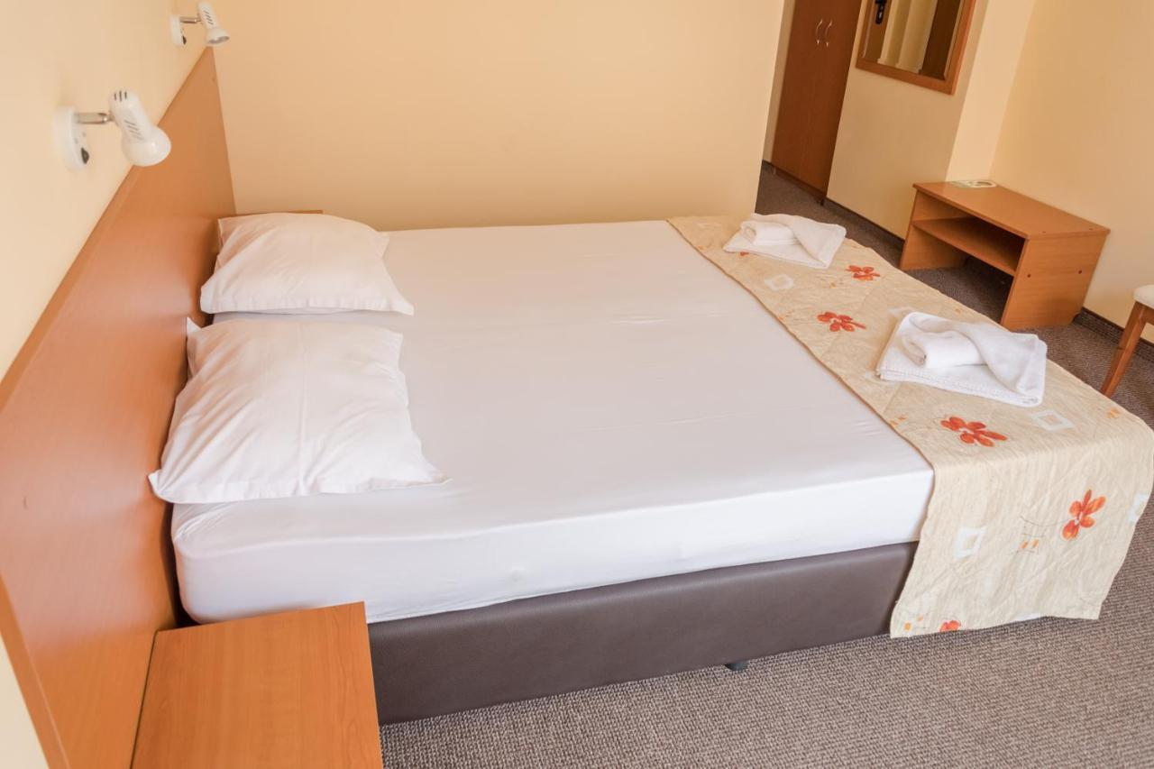 Hotel Eva Ravda Buitenkant foto