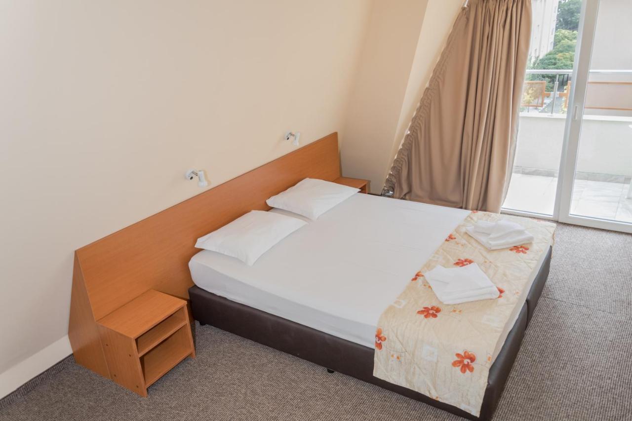 Hotel Eva Ravda Buitenkant foto