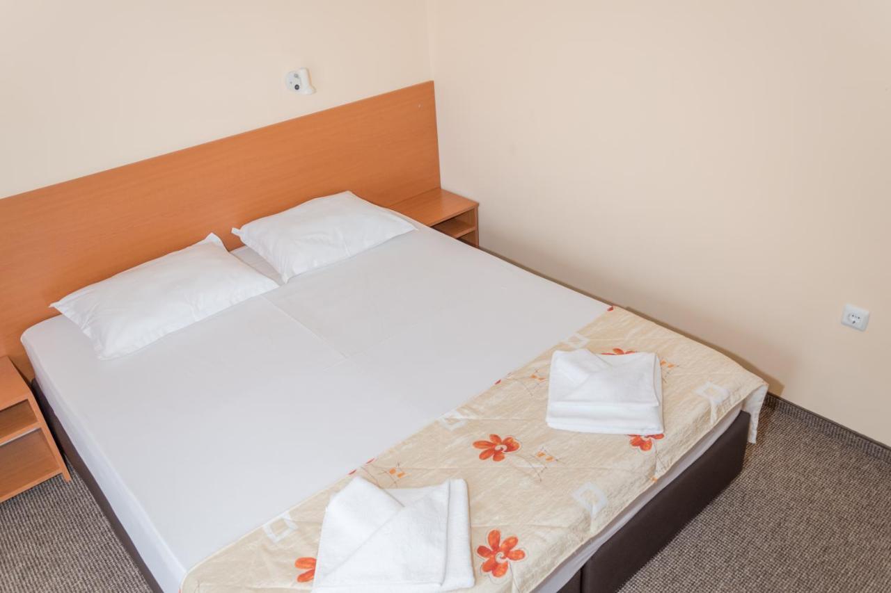 Hotel Eva Ravda Buitenkant foto