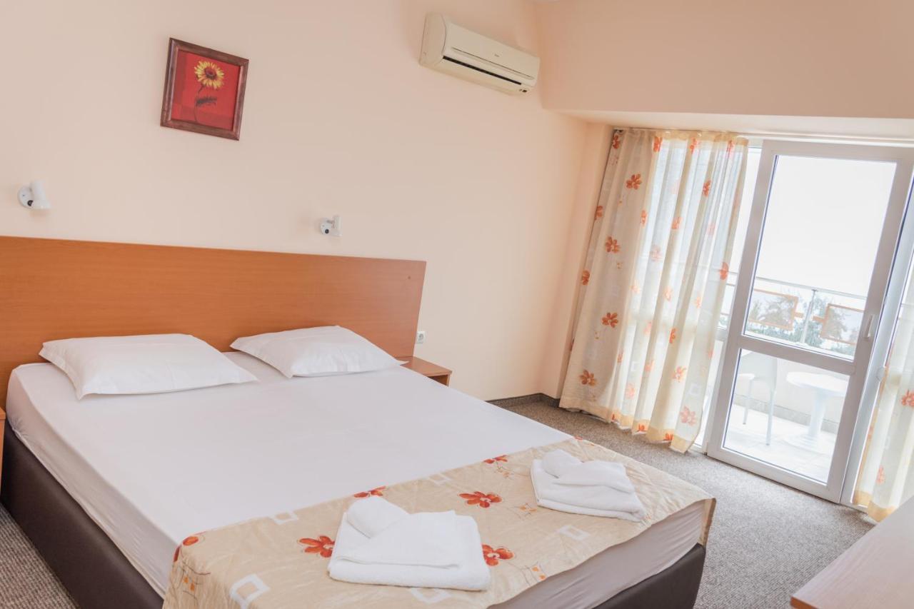 Hotel Eva Ravda Buitenkant foto