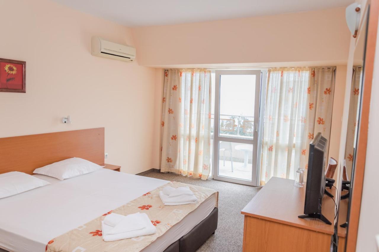 Hotel Eva Ravda Buitenkant foto