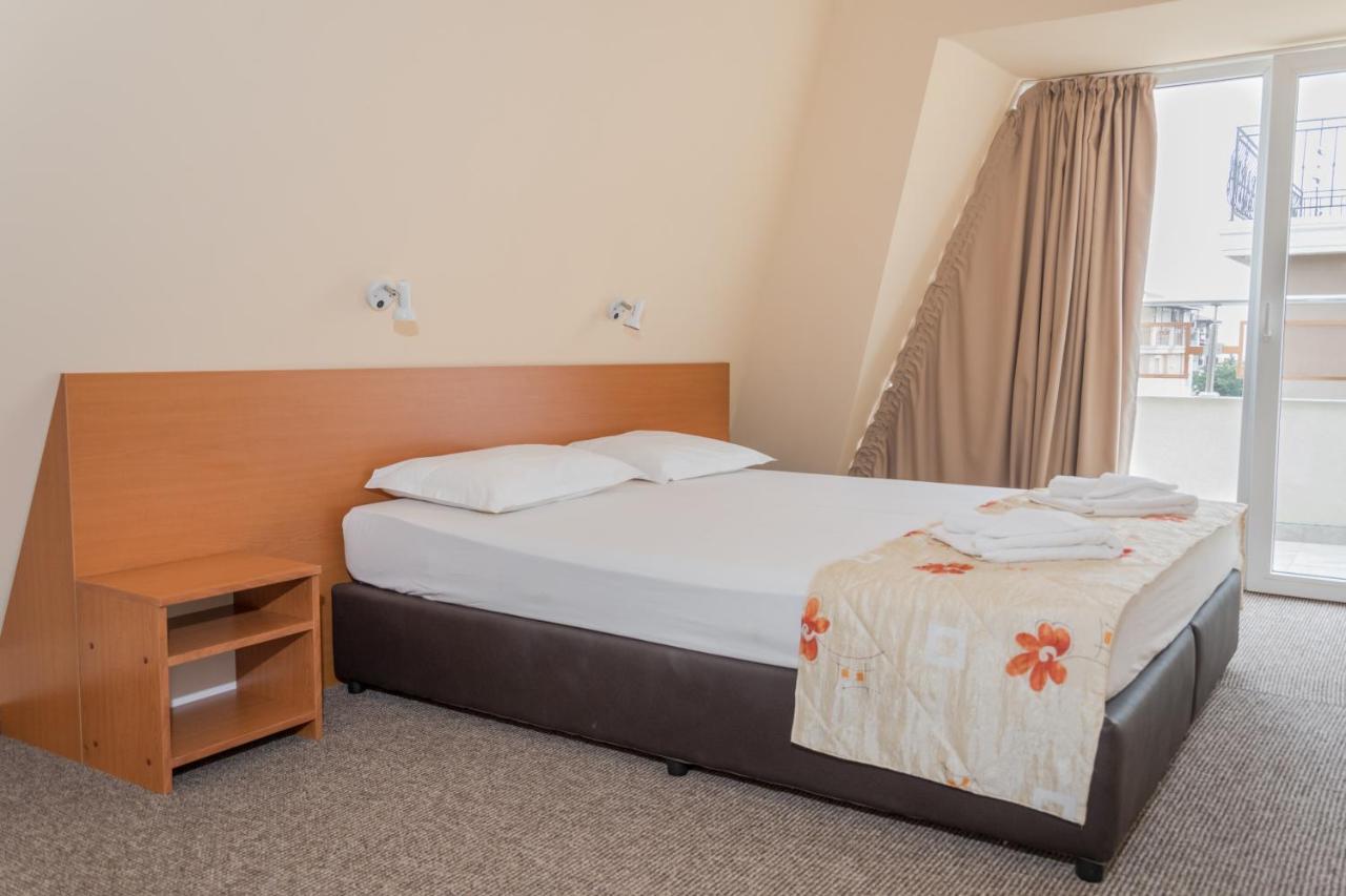 Hotel Eva Ravda Buitenkant foto