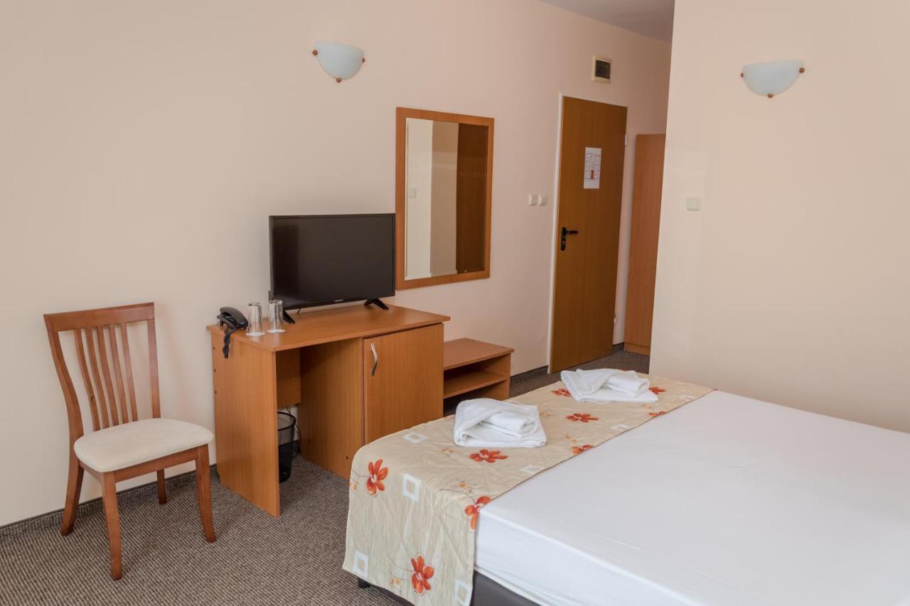 Hotel Eva Ravda Buitenkant foto
