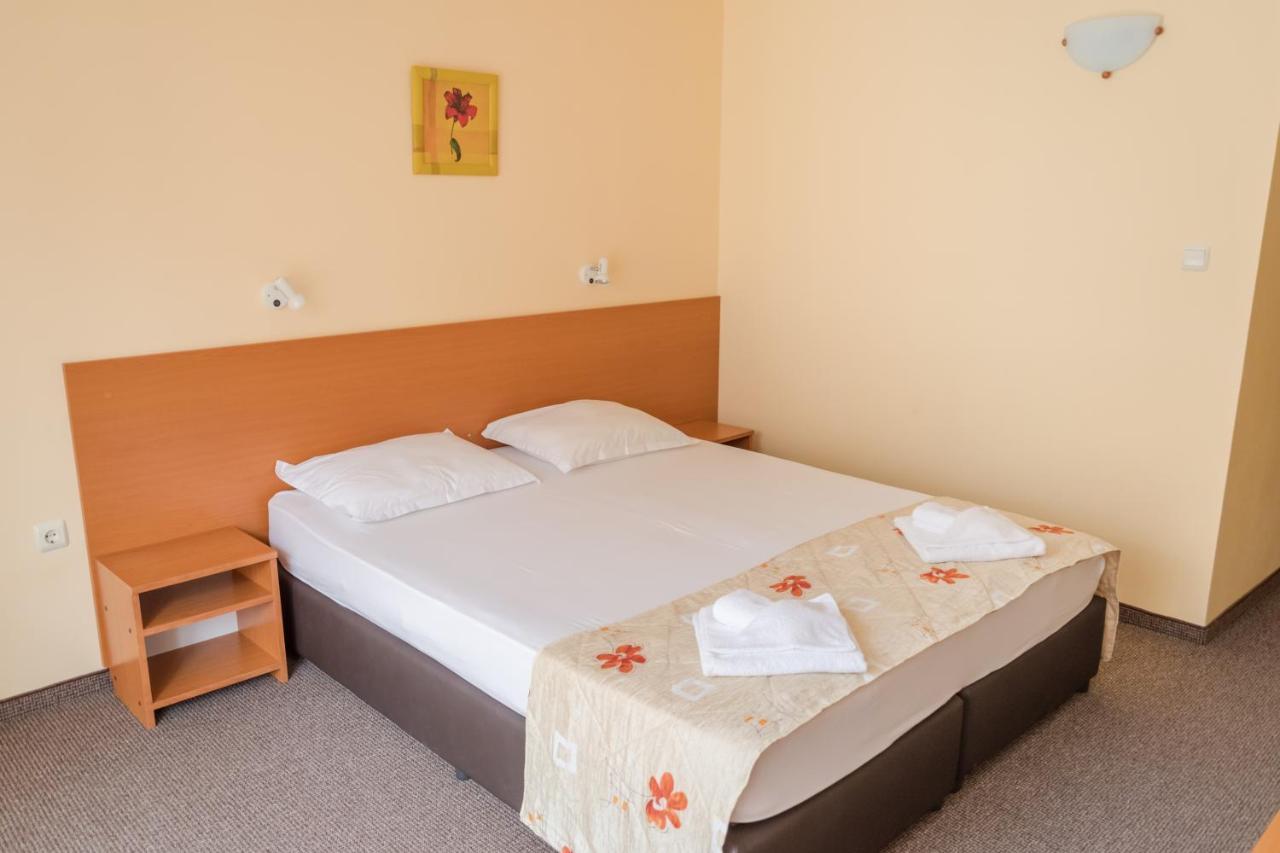 Hotel Eva Ravda Buitenkant foto