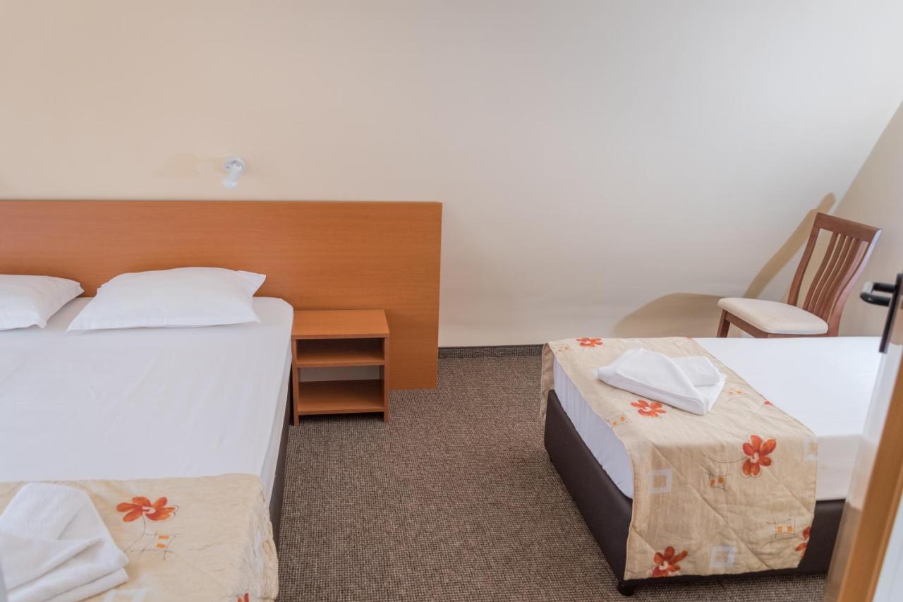 Hotel Eva Ravda Buitenkant foto