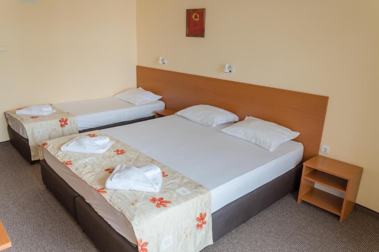 Hotel Eva Ravda Buitenkant foto