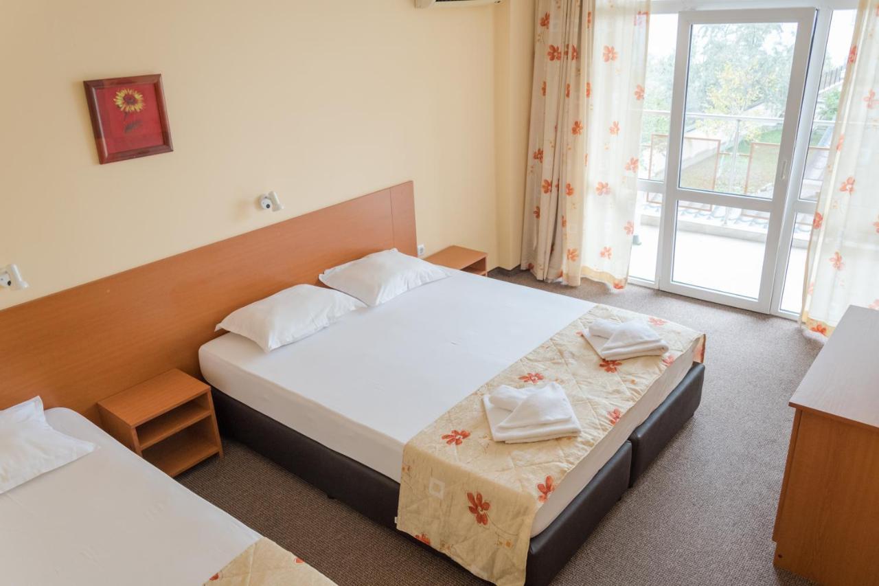Hotel Eva Ravda Buitenkant foto