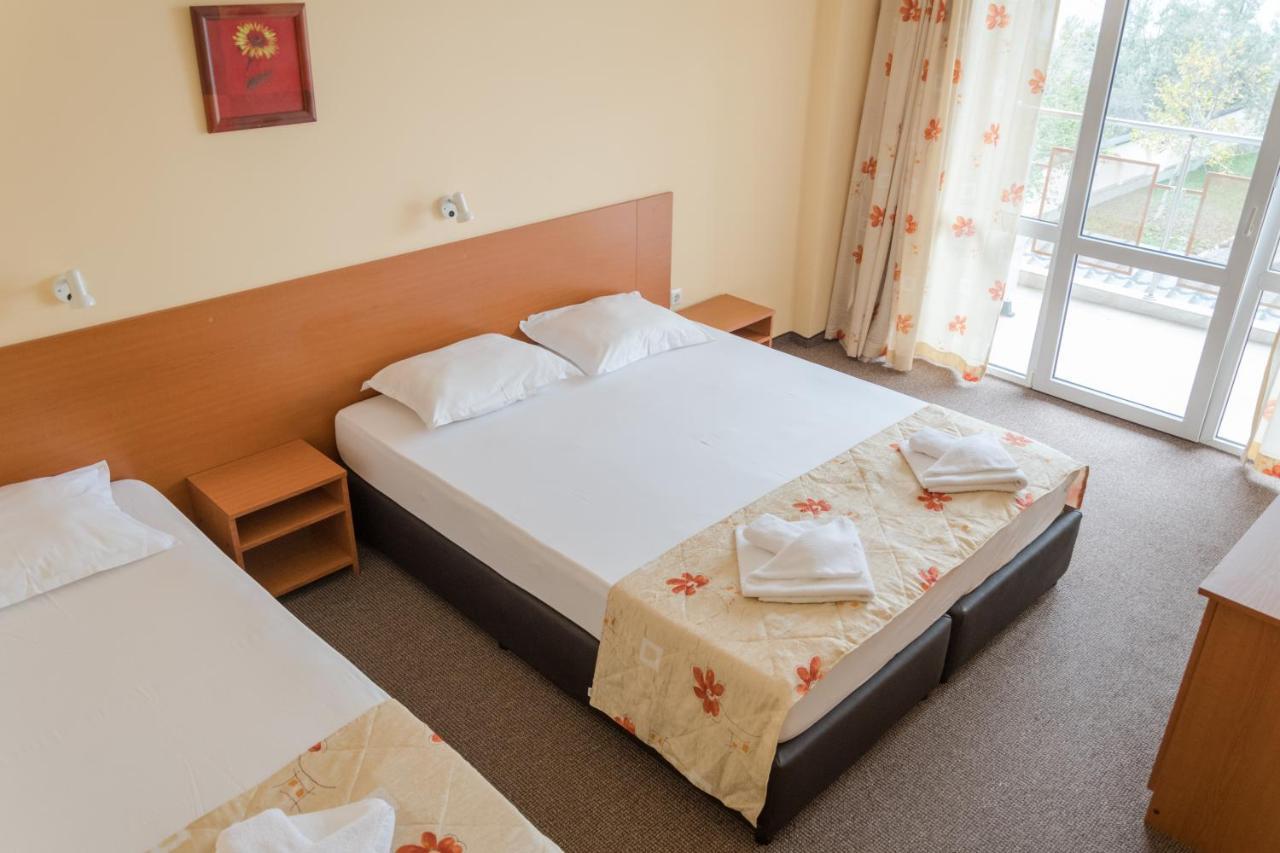 Hotel Eva Ravda Buitenkant foto