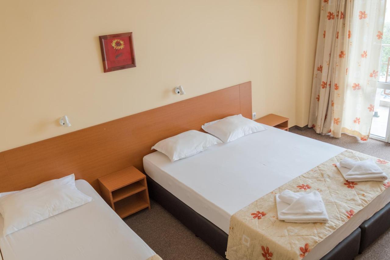 Hotel Eva Ravda Buitenkant foto