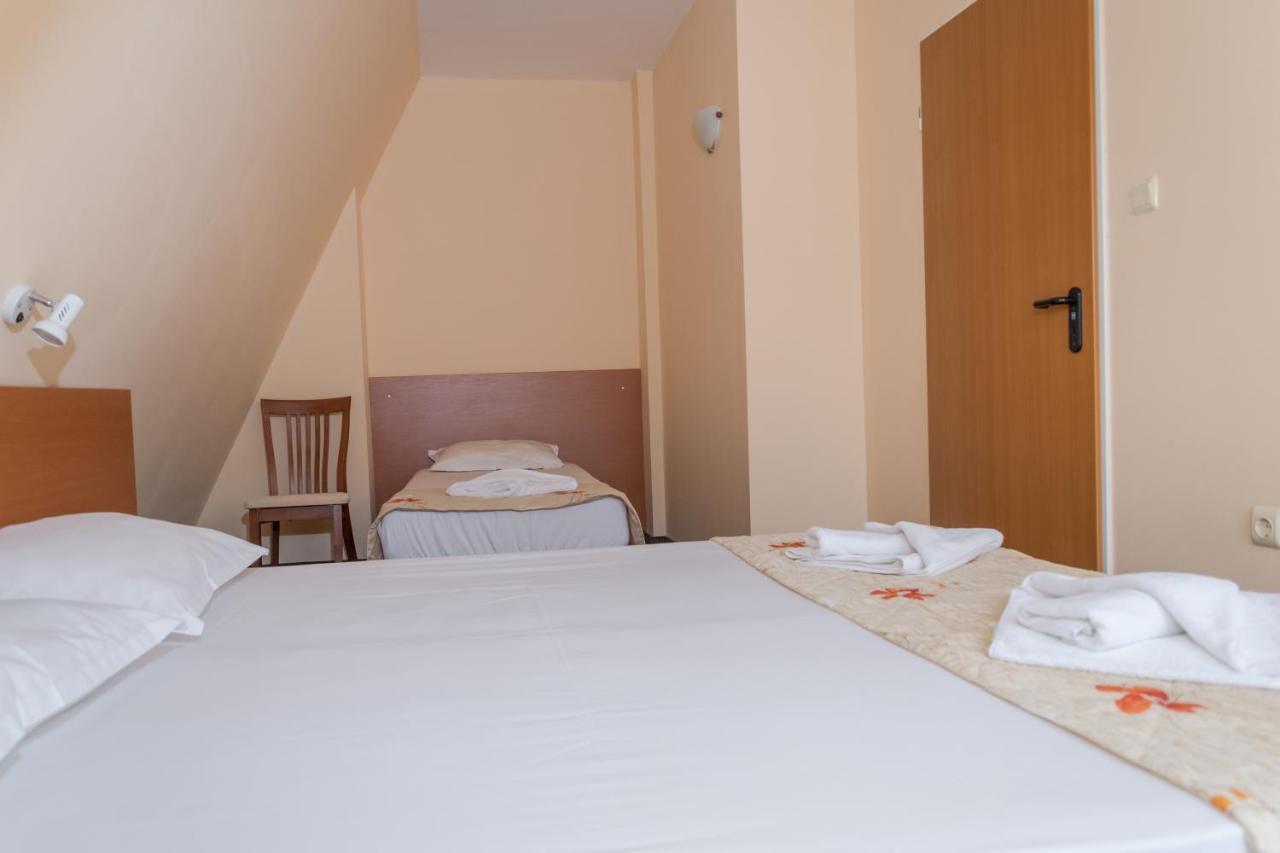 Hotel Eva Ravda Buitenkant foto