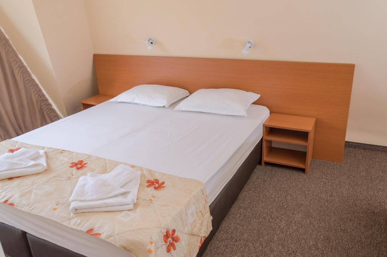 Hotel Eva Ravda Buitenkant foto