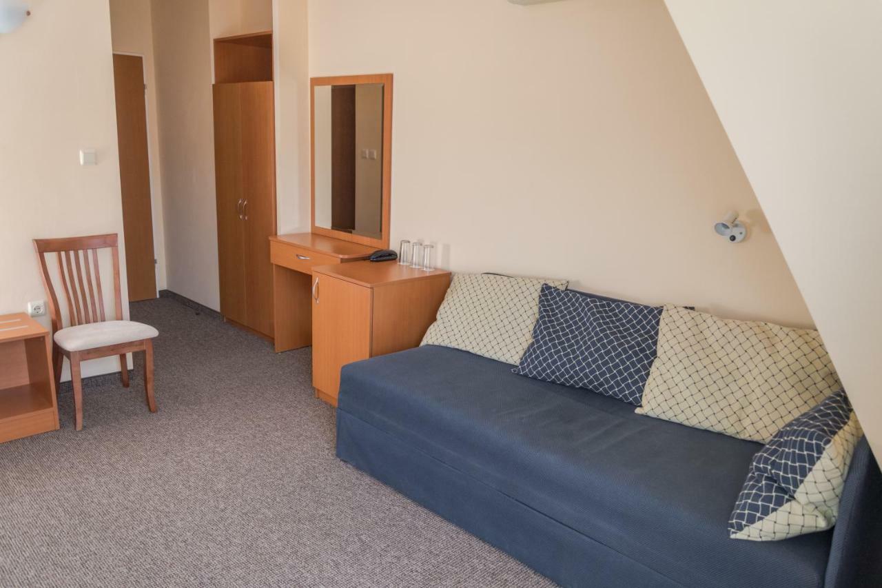 Hotel Eva Ravda Buitenkant foto